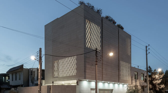 Kolbadi House / L.E.D Architects