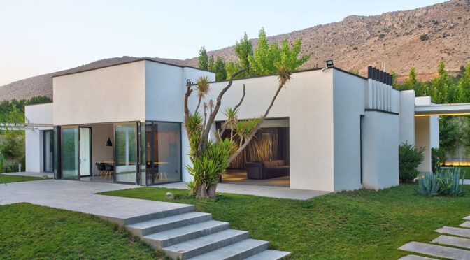 Villa for Two Friends / Bemana Architecture Studio